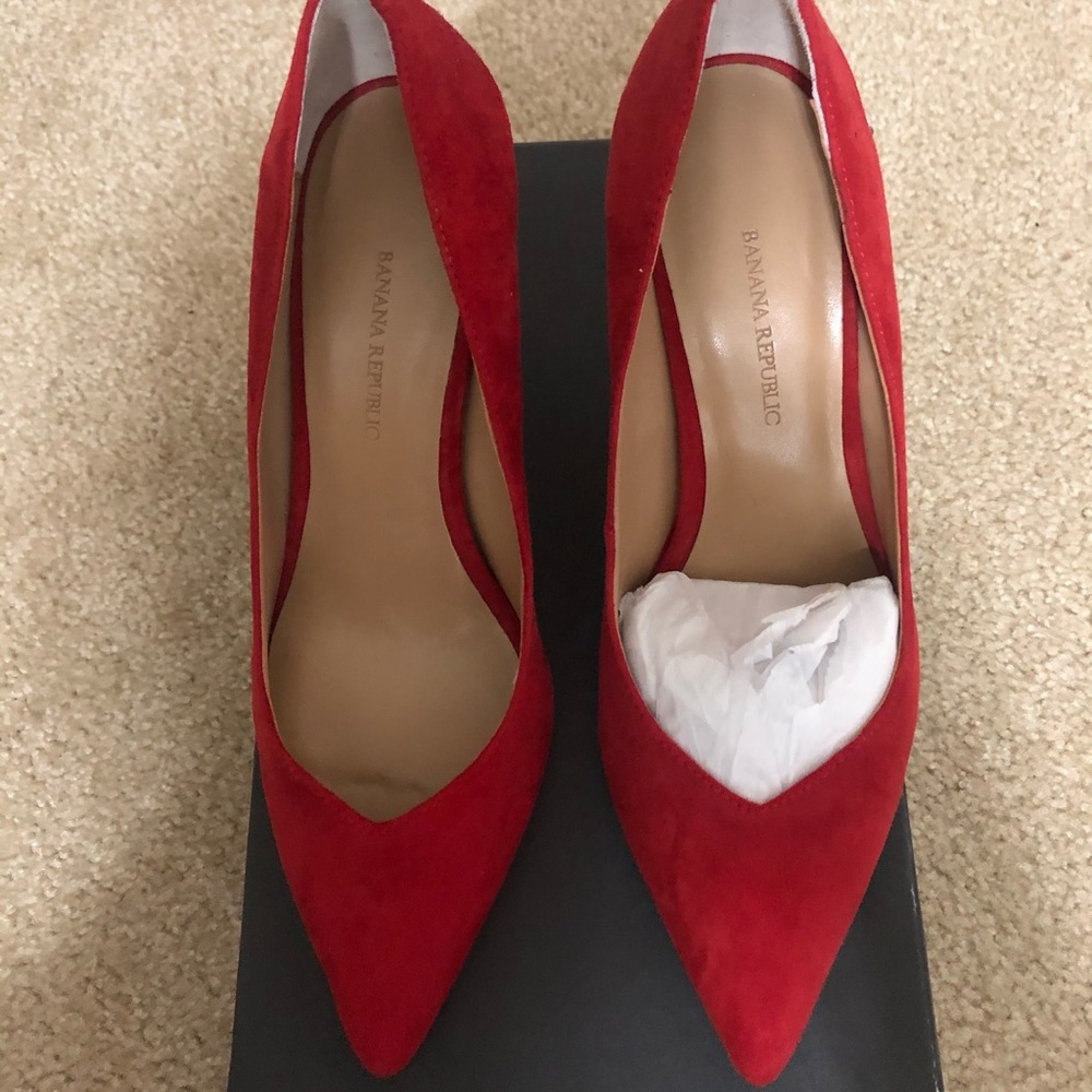 NIB Gorgeous red suede Banana Republic heels